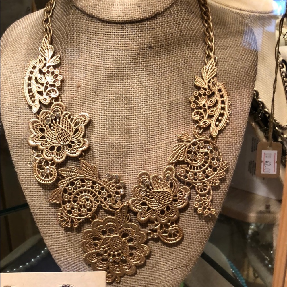 Queens lace set